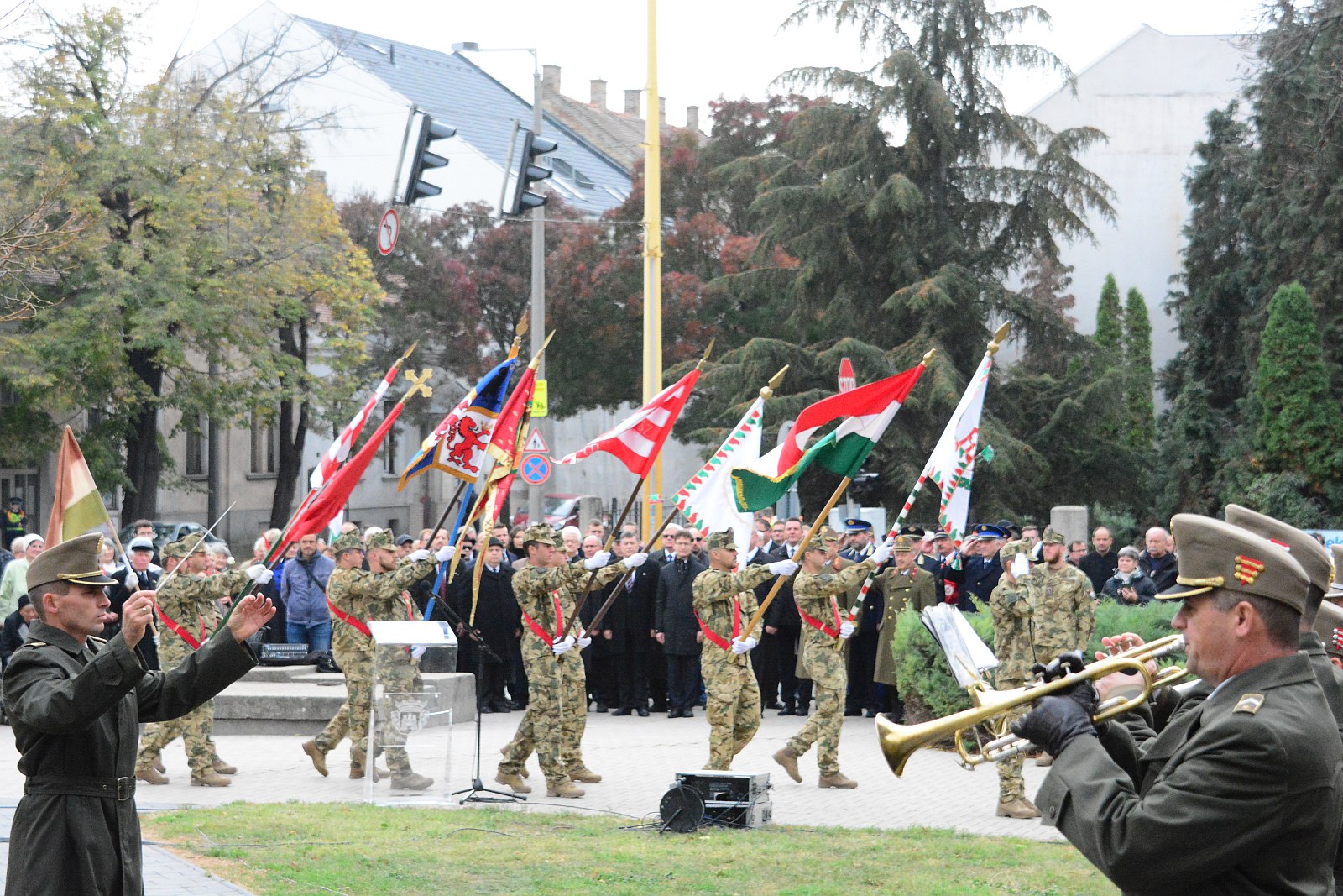 Az Ötvenhatosok terén emlékezett a város a forradalom és szabadságharc áldozataira